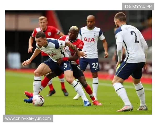 热刺霍伊别尔中场拦截干净利落